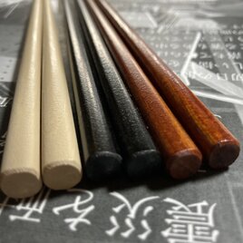 震災を耐えた、未完成の箸達