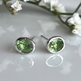 爽やかなミントガーネット・ピアス（silver925）
