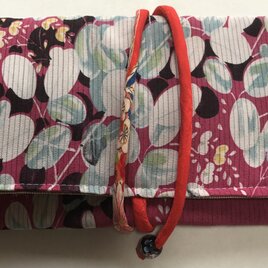８３２１　花柄の絽の着物で作った和風財布・ポーチ