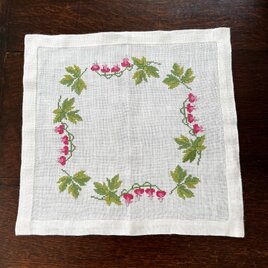 手刺繍テーブルセンター、ピンク