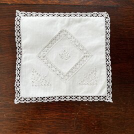 ホワイト刺繍ハンカチケース