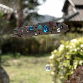 お部屋の中に太陽を　 流木とサンキャッチャー&モビール　窓の装飾 　ガラス玉　クリスタルプリズム　ビーチスタイル　５７