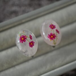 ローズクォーツとコスモス、金箔のイヤリング ピアス