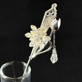 約19cm長めかんざし　シルバーの蓮の花と雫ビーズ　長い　一本簪　夏　シズク　しずく　ロータス　睡蓮　
