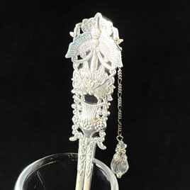 かんざし　蝶々と花と花瓶の飾り簪　シルバー　２本簪　夏　シズク　しずく　アジアン　ボタニカル　フラワー　和風のコピー