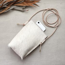スマホポシェット・スマホショルダー / 牛毛皮ハラコ　˗ˏˋ無地ホワイトˎˊ˗