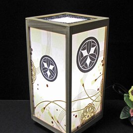 ◆家紋の宿り木=「丸に九枚笹」（家紋変更可）／至福の明り・心温まるひととき／LED昼白色･桧枠造・フイルム加工・軽量／