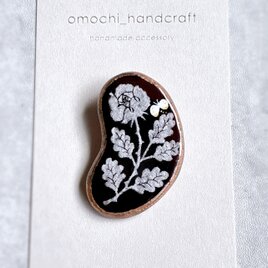 クラシックなバラのブローチ　ステンドグラスブローチ