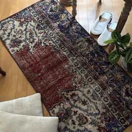 60×125赤ブラウン×深みネイビー　ボタニカル　トルコヴィンテージラグ