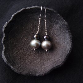 【SV】Green Gray × Navy Pearl Earrings／バイカラー パールピアス（グリーングレー×ネイビー）