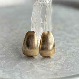 YA136-【 AVON 】エイボン・ヴィンテージイヤリング Finely Textured Oval Shape