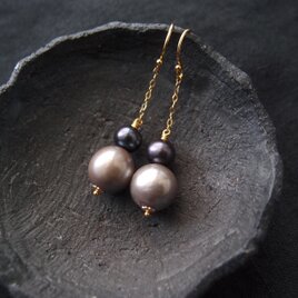 【K14gf】Greige × Navy Pearl Earrings／バイカラー パールピアス（グレージュ×ネイビー）