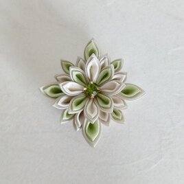 花咲み　ブローチ　星花 　フレッシュグリーン　つまみ細工のコピー