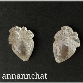 【西ドイツ製　１９４０年代　ビンテージ　苺　イチゴ　の　ピアス】