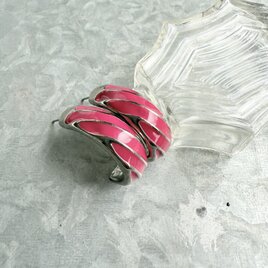 P542- ヴィンテージピアス U.S.A. 1980s Silver Tone Pink Enamel Harf Hoop