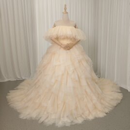 豪華！カラードレス シャンパン色 オフショルダー 柔らかく重ねたチュールスカート ボリュームドレス 花嫁