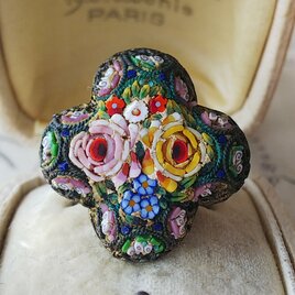ヴィンテージ　薔薇､勿忘草、小花達のマイクロモザイクブローチ