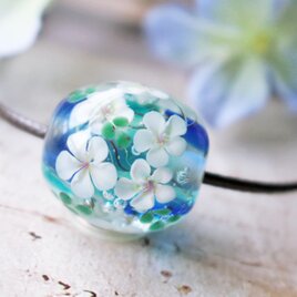 プルメリアのとんぼ玉（ガラス玉）泡入り・訳あり品