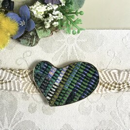 裂き織りのハート型帯留め（グリーン）