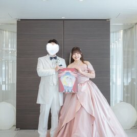 実例写真！カラードレス ピンク オフショルダー ラッフルフリル プリンセスライン 花嫁