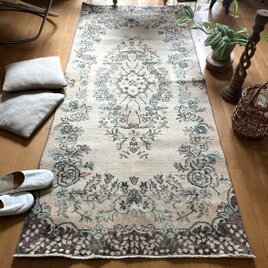 46×73ハーフラウンド　ペールオレンジ　草花ボタニカル　トルコヴィンテージラグ 46×73ハーフラウンド ペールオレンジ 草花ボタニカル トルコ