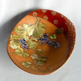 釉描彩葡萄図赤絵盛器
