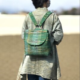 しっかりした裂き織りの被せ蓋つきリュック（グリーン）