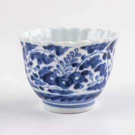 古伊万里 染付 花唐草文深鉢 江戸後期 | iichi 日々の暮らしを