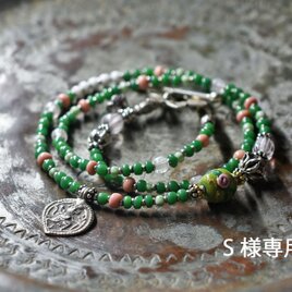 「S様専用」oldインドシルバーと薔薇と蔦模様ビーズとグーズベリー、カレンシルバー、小さなアンティークビーズのネックレス