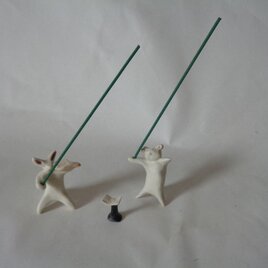 香立てウサギとヒツジ　バイオリン