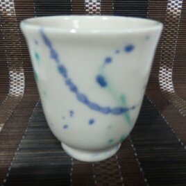 磁器　湯呑　青と緑の墨流し模様