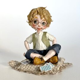 和紙人形『 Not bad, huh ? 』えっへん、僕の勝ち！トランプを手にドヤ顔を決めるメガネ男子の創作人形