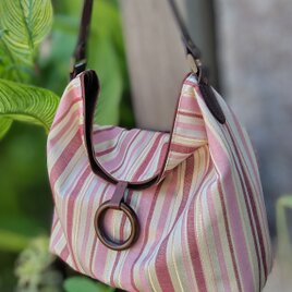 生地を楽しむワンショルダーのくったりバッグ（ヨーロッパ輸入生地リガ：ピンク系ストライプ）
