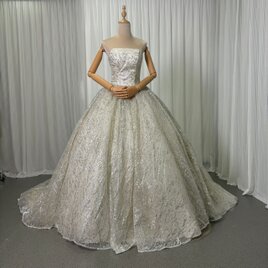 豪華！ウェディングドレス ベアトップ グリッタードレス 豪華なバックリボン 憧れのドレス 結婚式