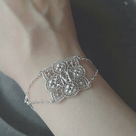 イニシャル刺繍／ブレスレット