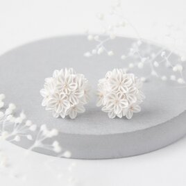 1gのイヤリング 「 白桜 」  痛くない 卒業式 入学式 結婚式 着物 和装 白色 つまみ細工 花 フォーマル 冬