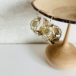 [受注生産] Petal Loop ピアス | 真鍮・サージカルステンレス