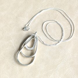 ［SV925］Kyouteki-鏡滴- ３連ドロップネックレス　雫　ペアシェイプ　瓢箪　三角　フラワー トリリアント