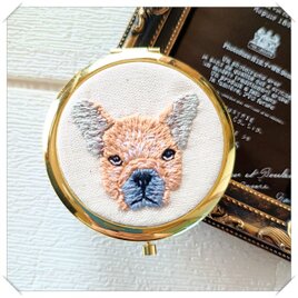 手刺繍】うさぎと青い鳥の刺繍時計 | iichi 日々の暮らしを