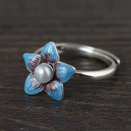 蓮の花の純銀櫛 - 贅沢な手触りと繊細なデザインが特徴K104 蓮の花の純銀櫛 - 贅沢な手触りと繊細なデザインが特徴K104