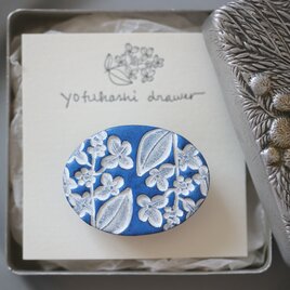 : : : 陶土の草花ブローチ : : : 1382
