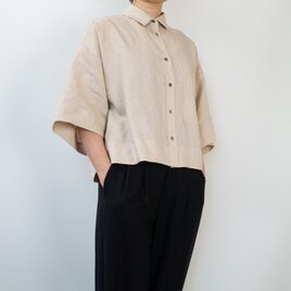 柔らかリネンのゆったりショートシャツ【ミルクティーベージュ・6分袖・貝ボタン】