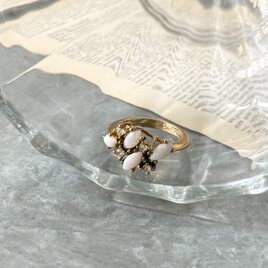 R405-ヴィンテージリング U.S.A. Gold Tone Faux Opal Clear Rhinestones