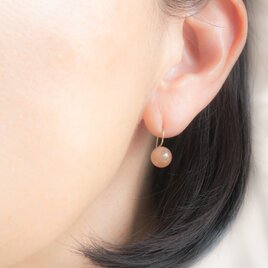 赤珊瑚のシンプルひとつぶピアス〜14KGF | iichi 日々の暮らしを