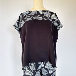 バティックプリントのリラックスブラウス