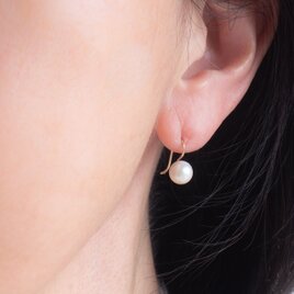 グリーンカルセドニーのシンプルひとつぶイヤリング