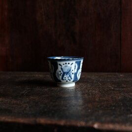 花と獅子◆大明成化年製。伊万里　花文染付火鉢　骨董・antiques 江戸末期 花と獅子◇大明成化年製。伊万里 花文染付火鉢 お香立て 骨董