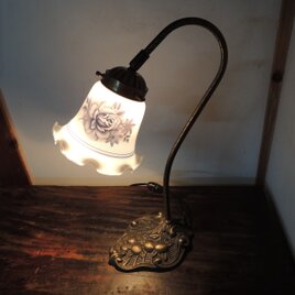 青い薔薇のテーブルランプ