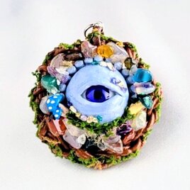 【07】澄んだ瞳とミニきのこ　大きめペンダント