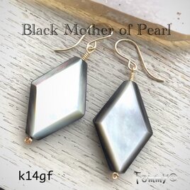 14kgf 大粒ブラックシェルのピアス